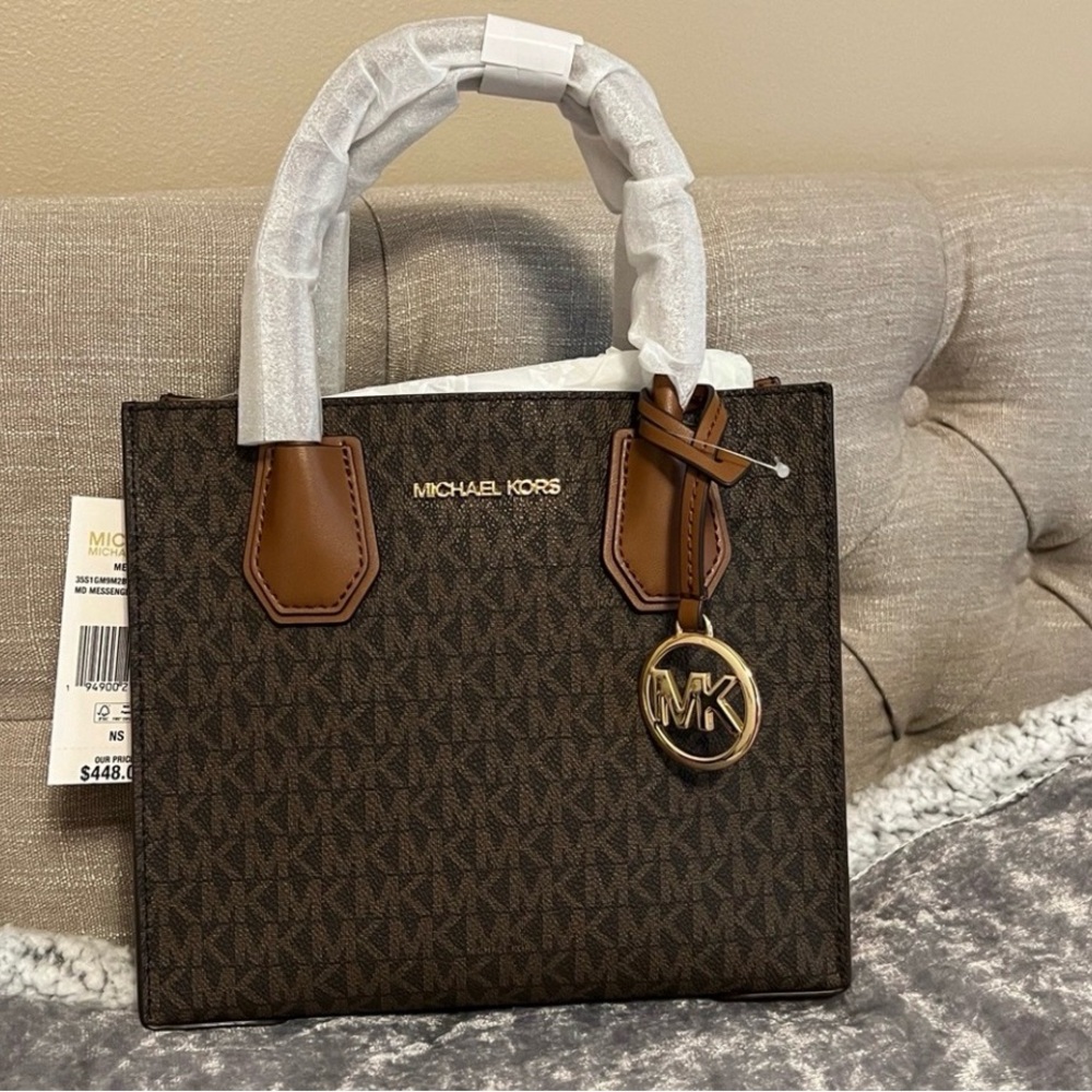 MICHAEL KORS NWT Mercer
Medium Logo and Leather
Accordion Crossbody Bag - Brown